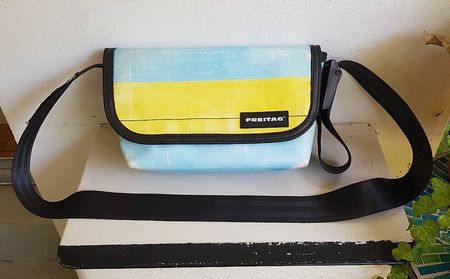 Freitag F41 HAWAII FIVE-0 hellblau/gelb