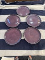 5 kleine violette Teller