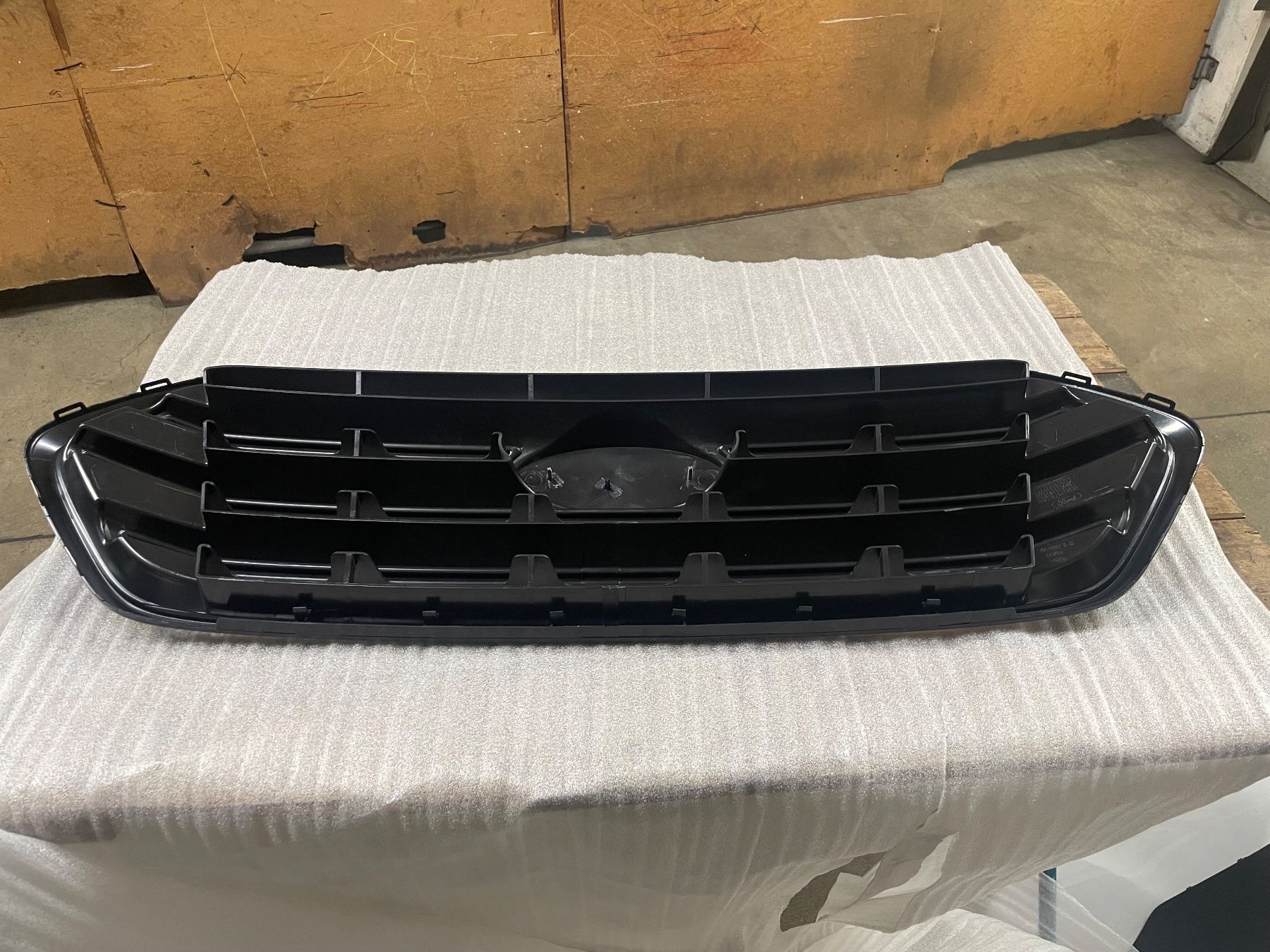 Ford Tutti pezzi di ricambio auto: Ford Transit Custom Kühlergrill 2018 - 2023 NEU – Nuovo e nell'imballaggio originale da Horgen venduto da gogo-30 2