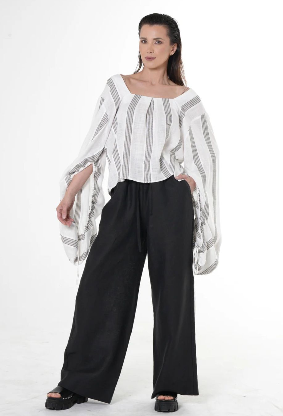 Chemisiers: Designer Bluse mit überlangen Ärmeln - Handmade – Neuf avec emballage d'origine à Zürich par Naebeli