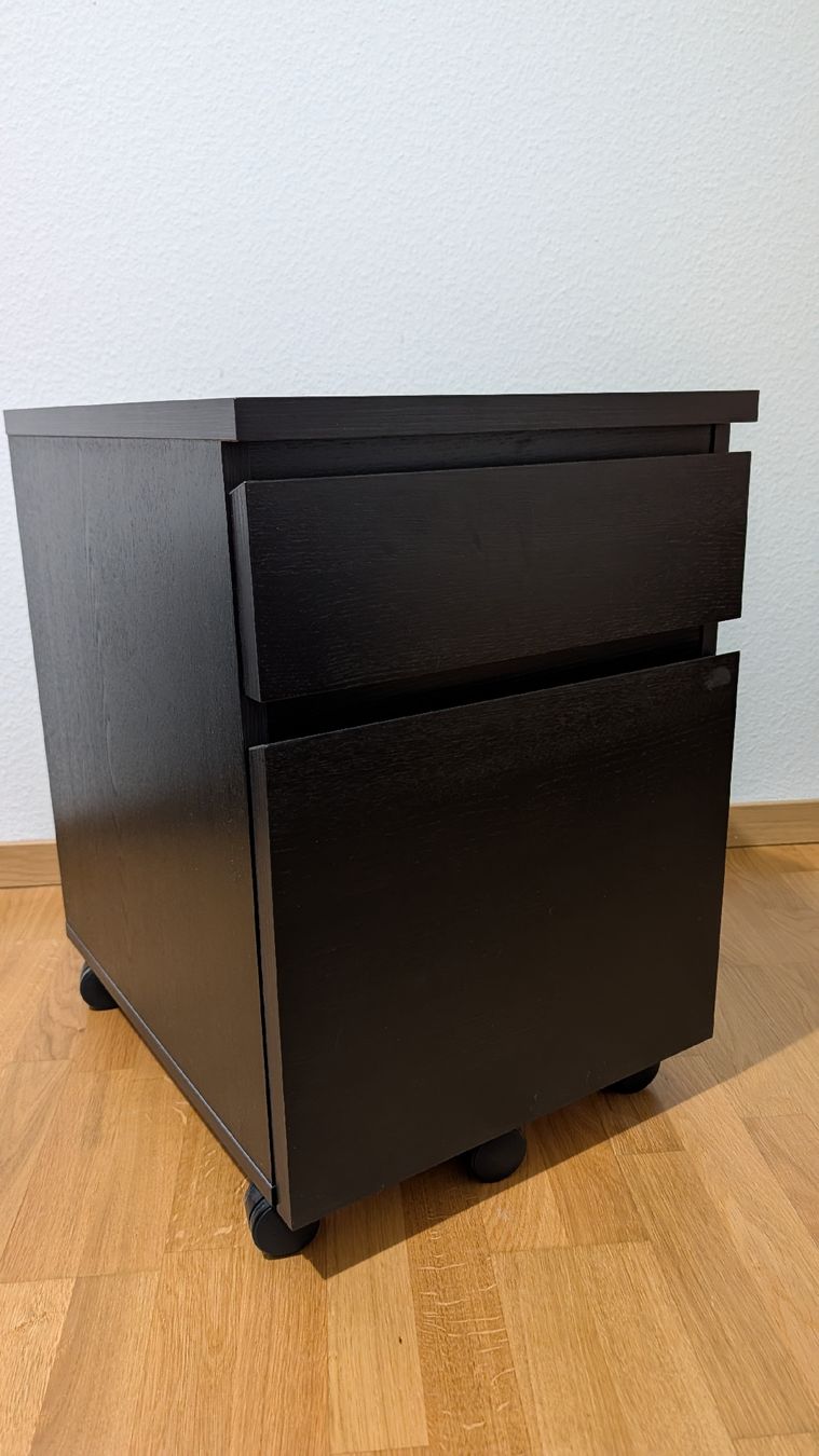 Ikea Banconi: Ikea MALM filing cabinet with rollers  – Usato da Riehen venduto da jan_mz8d