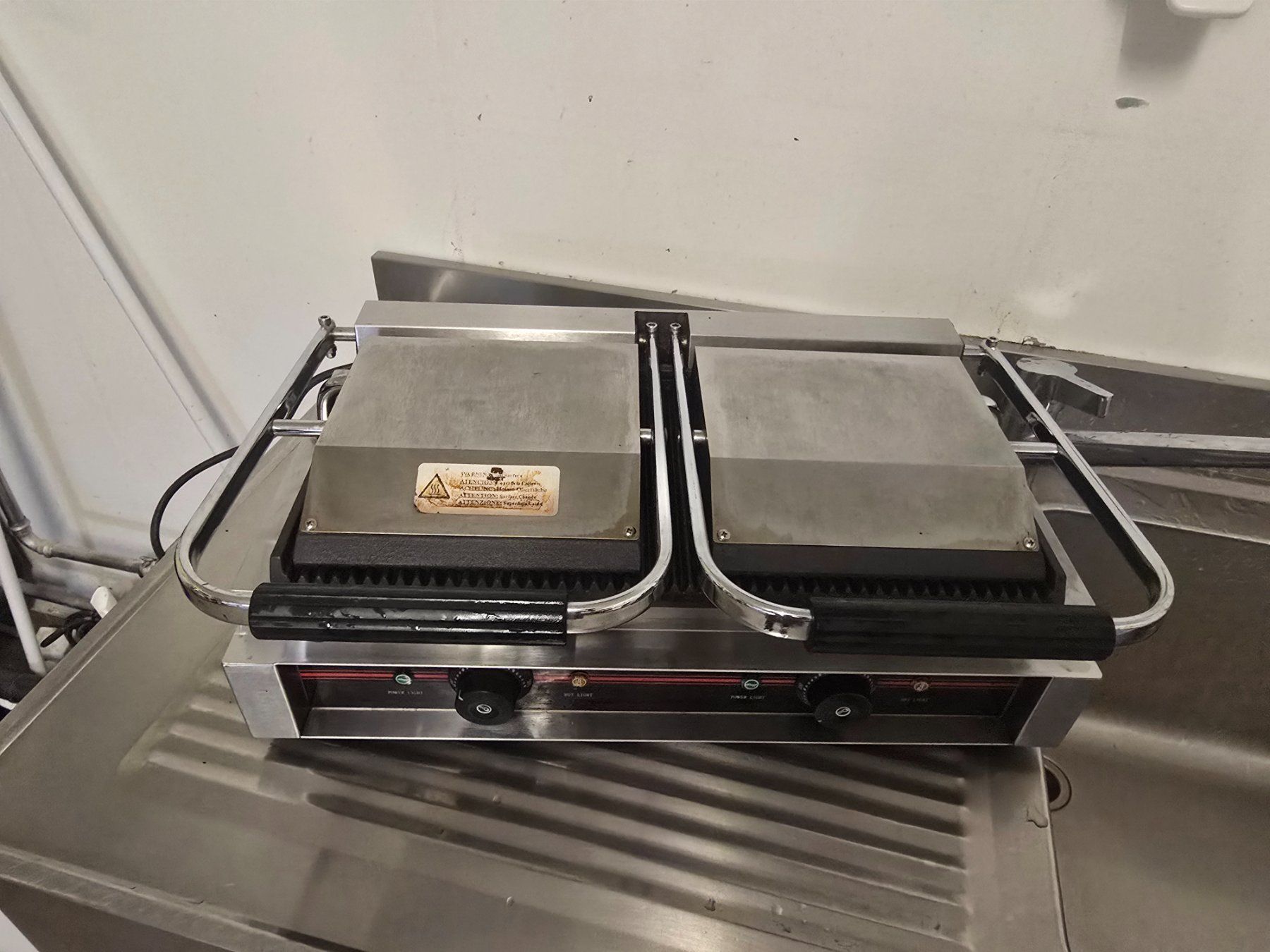 Griglie: Plaque de cuisson électrique Kar à deux feux avec surface de – Usato da Meyrin venduto da tan_dl2v