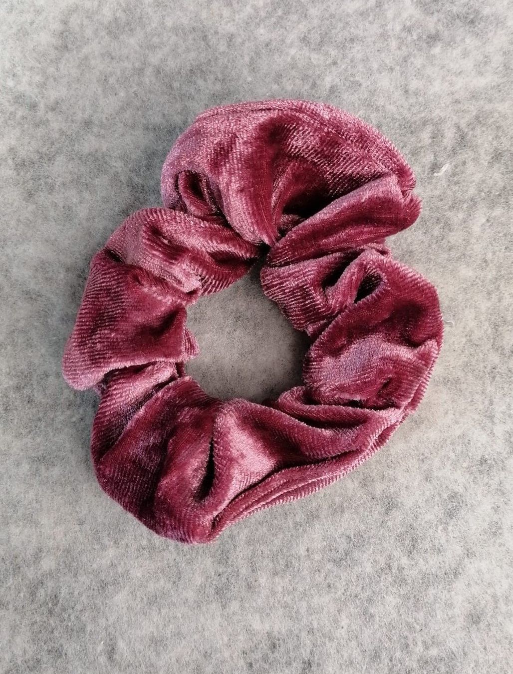 Accessori per capelli: Scrunchie /Haargummi aus Samt – Nuovo (secondo la descrizione) da Grächen venduto da Hel7890