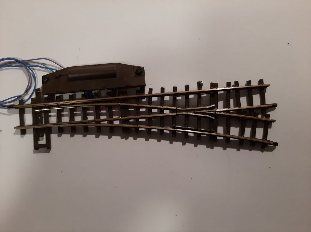 Bemo Modelleisenbahnen: Bemo H0m 4206 000 elektrische Weiche rechts 12° – Gebraucht aus Thun von Schwarzsee48 2