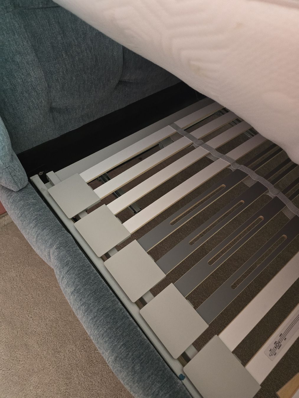 Betten: Bett mit Rost und Matratze 180x200 – Gebraucht aus Stein am Rhein von dom_k28v 1