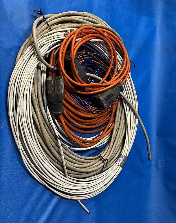 Kabel: Diverse Kabel und Stecker – Gebraucht aus Horgen von mel_cn8v