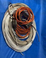 Diverse Kabel und Stecker