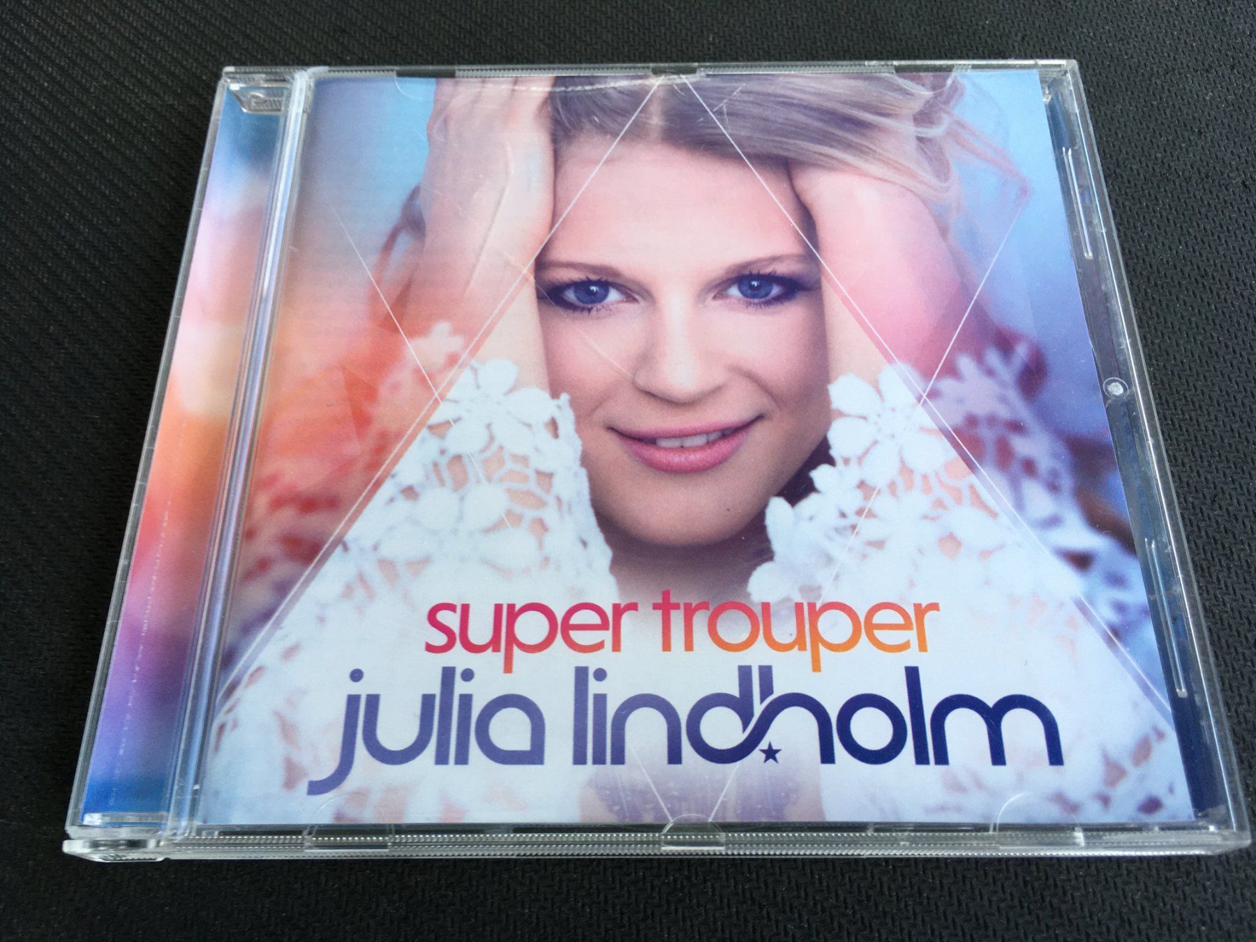 CD: Julia Lindholm - Super Trouper -CD- – Usato da St.Gallen venduto da MedienJoe