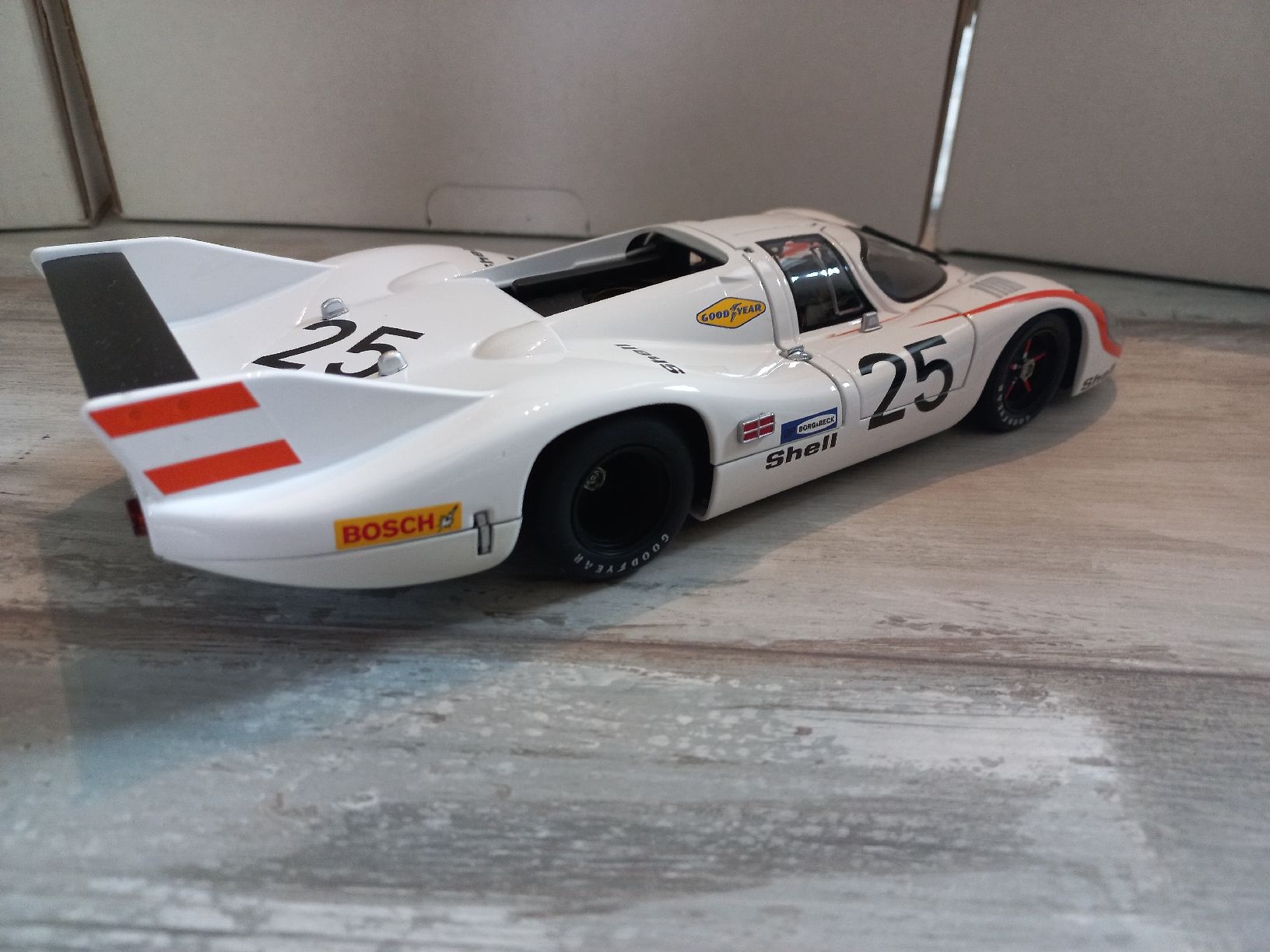 Autoart Modellautos: Porsche 917 Long Tail 1/18 Autoart – Gebraucht aus Attalens von remy_s00 2