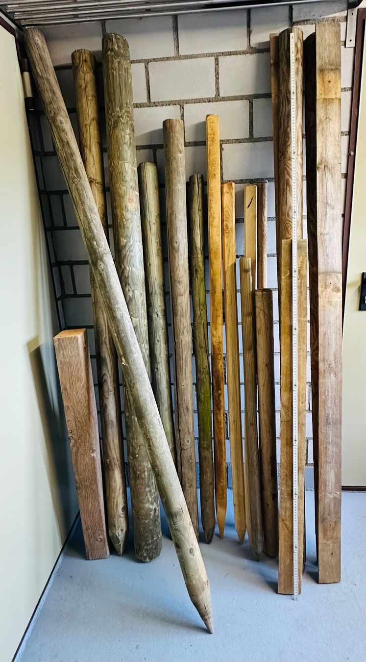 Clôtures: Holzpfähle – D'occasion à Jonschwil par zni_65m7 2