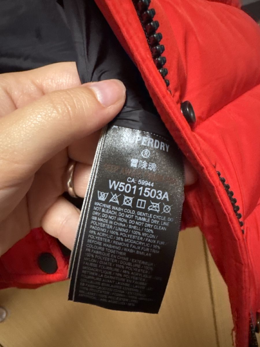 Superdry Giacche: Superdry Winterjacke, Rot, Grösse 40, neu! – Nuovo (secondo la descrizione) da Thun venduto da Vans_98 3