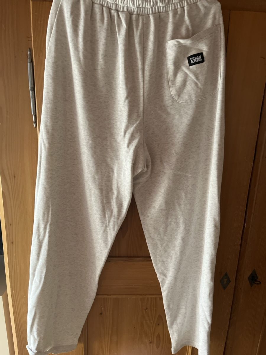 Pantalons: Urban Classics Trainerhosen – D'occasion à Arlesheim par lib_9plq 1