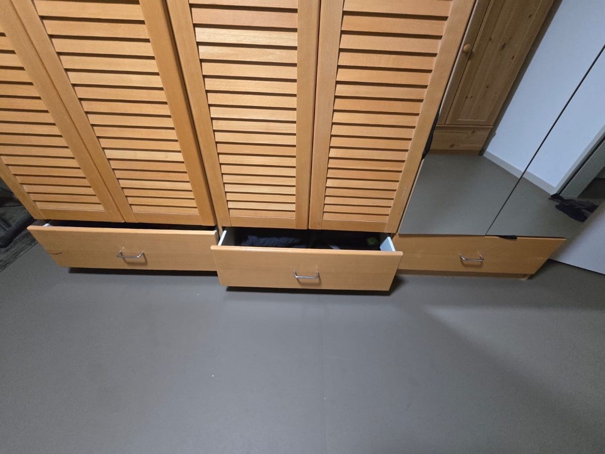Armadi: Kleiderschrank mit Spiegeltüren – Usato da Zürich venduto da Stj_6qnw 2