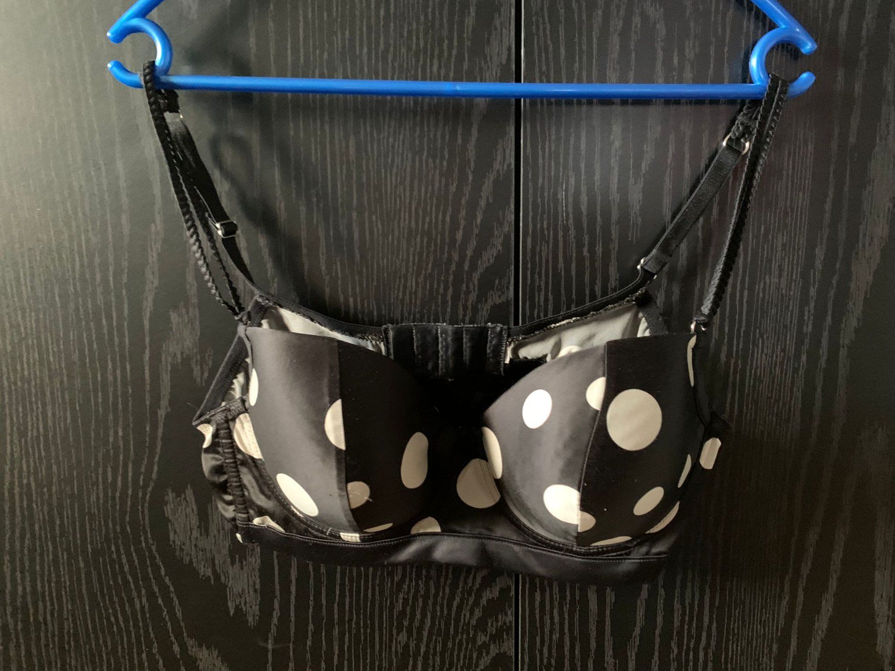 Altra biancheria intima: Soutien-gorge noir à pois blancs, taille ajustable – Usato da Cortaillod venduto da ben_y6zr