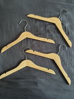 56 Stk. Kinderkleiderbügel aus Holz
