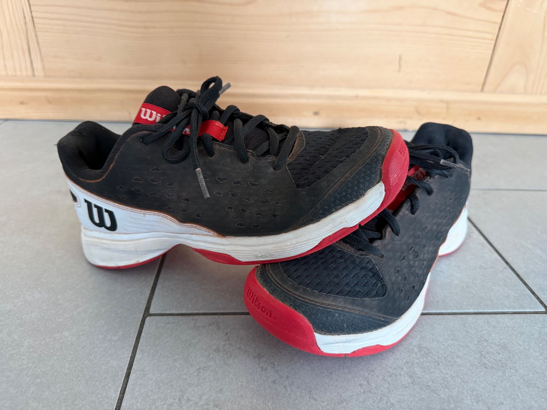 Wilson Scarpe per ragazzi: Wilson Tennisschuh Grösse 39 – Usato da Uttigen venduto da Telemark72