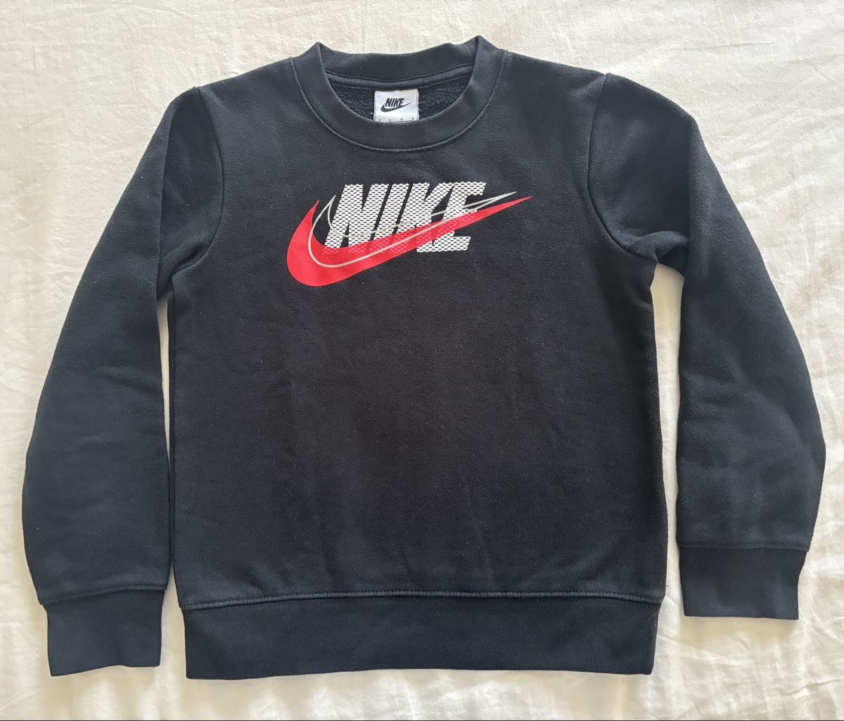 Nike Pullover & Sweatshirts: Nike Pullover schwarz Grösse 116-122 – Gebraucht aus Gränichen von andi_c