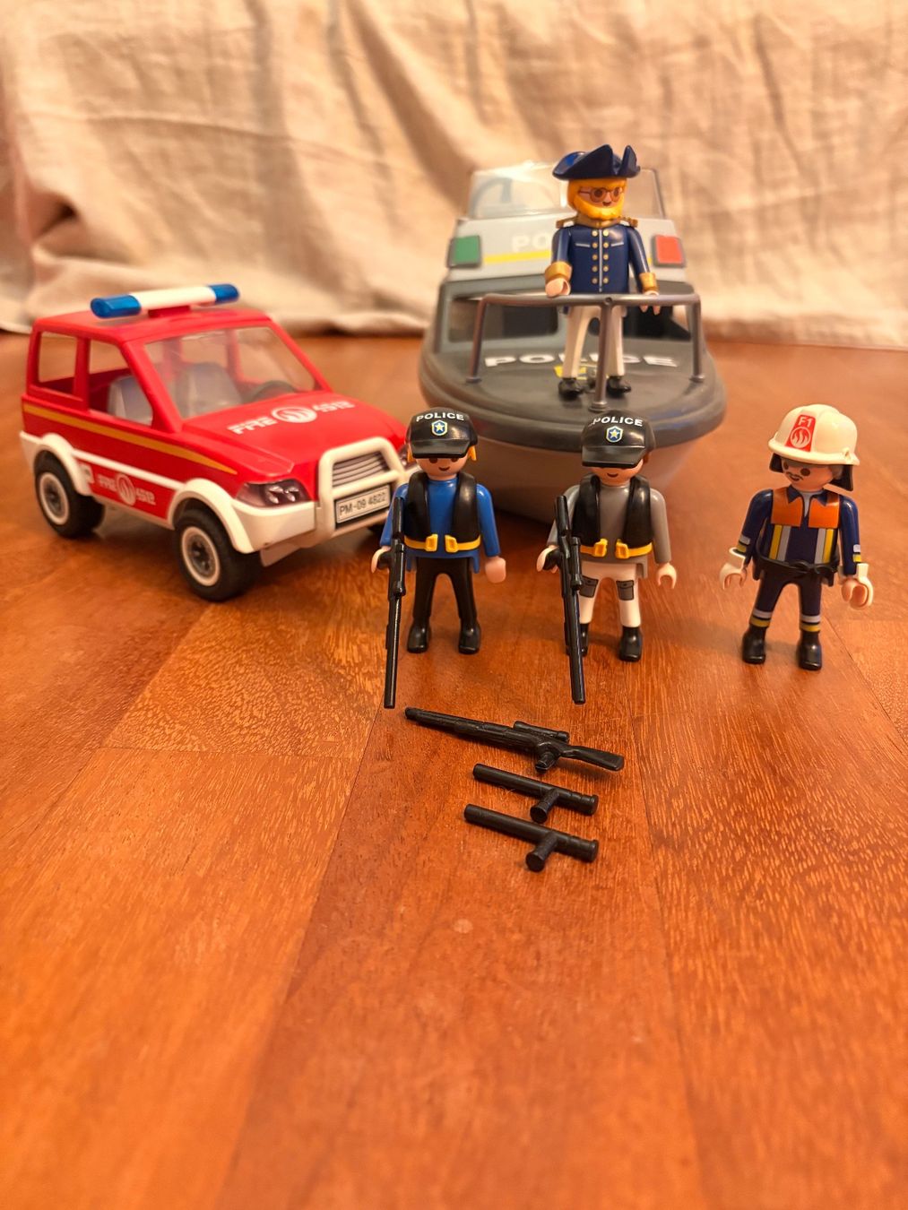 Playmobil Giocattoli: Playmobil Polizeiboot und Feuerwehrauto – Usato da Rorschacherberg venduto da ConstantinNeiser