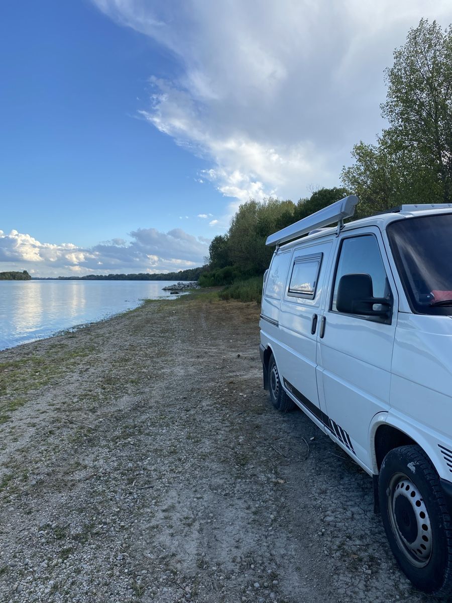 VW Veicoli da campeggio: Camper VW T4 syncro mit Klima mieten – Usato da Seewis Dorf venduto da Wiggli 2