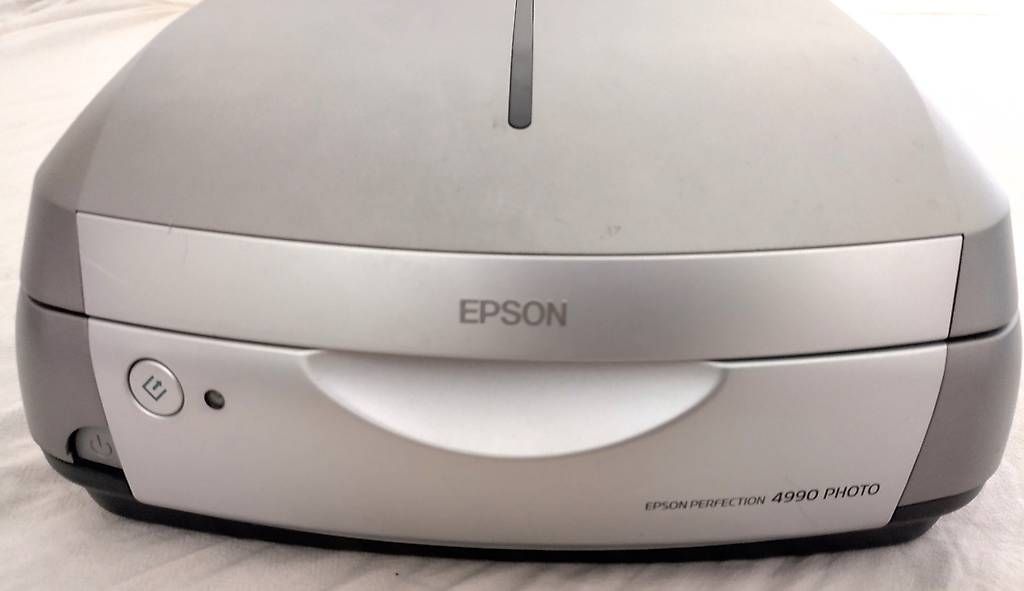 Epson Scanner: Für Bastler oder Erzatzträger -  Epson Perfection 4990 – Difettoso da Birsfelden venduto da vik_zt85 1