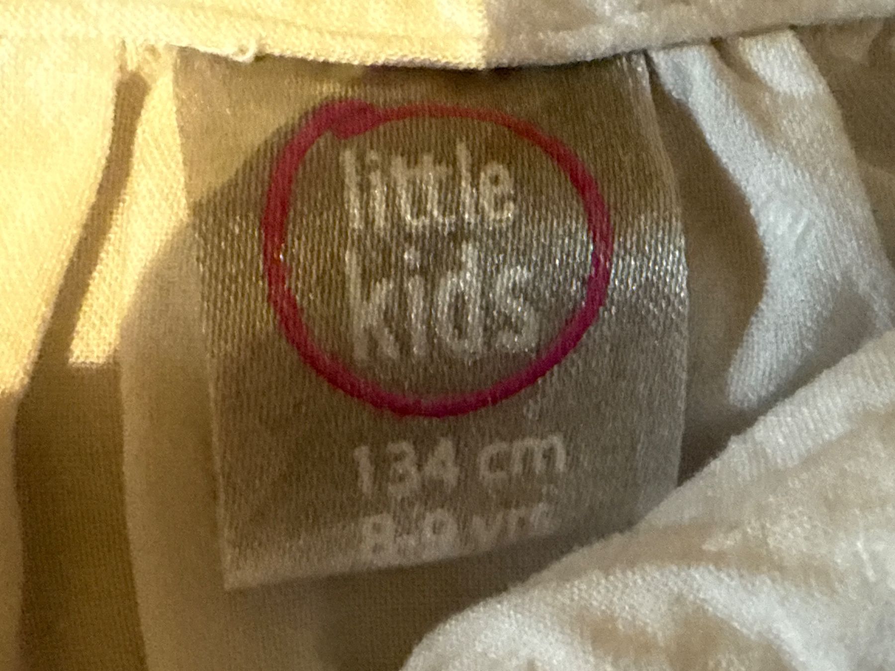 Blusen, T-Shirts & Tops: Mädchen Top, 134 – Gebraucht aus Amriswil von used2use 1
