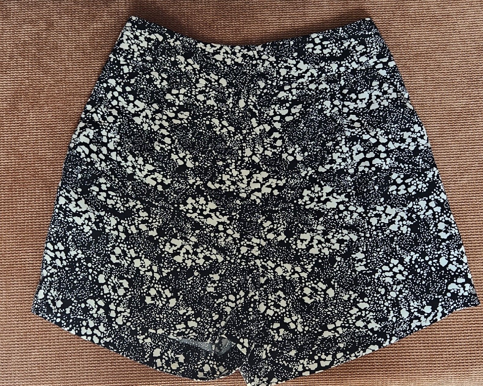 H&M Pantaloni: Shorts / kurze Hose Grösse 38 – Usato da Rombach venduto da ThriftBetter