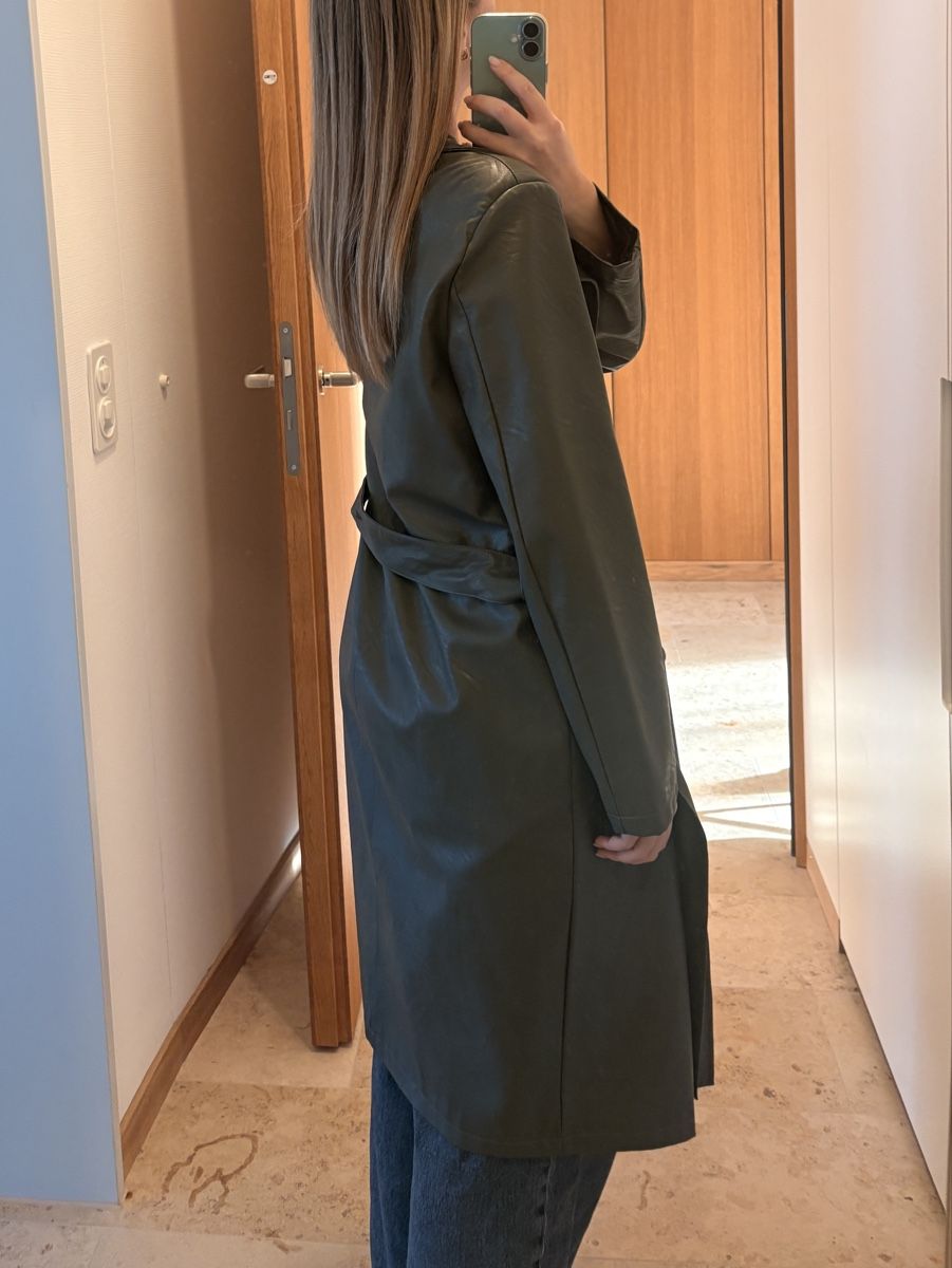 Cappotti: Ledermantel / Übergangsjacke olivegrün – Usato da Zürich venduto da viviennenevi 3