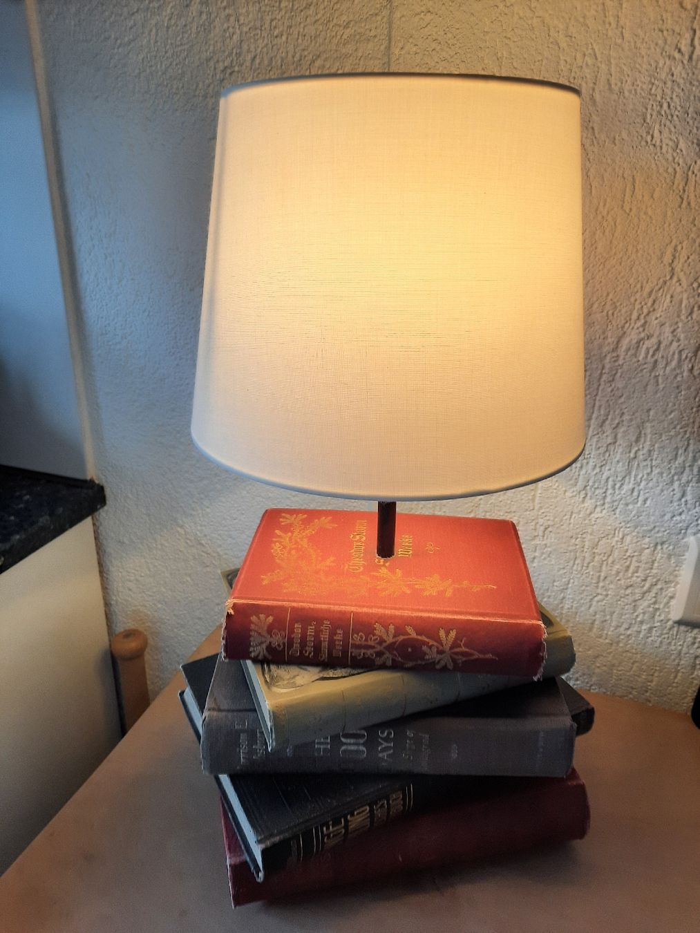 Lampade: Leselampe aus antiken Büchern – Usato da Baar venduto da lejaro.frank 1