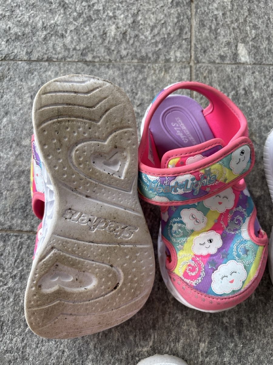 Skechers Chaussures filles: Mädchen Sandalen und Schuhe 4 Paar – D'occasion à Lupsingen par Aloha_21 4