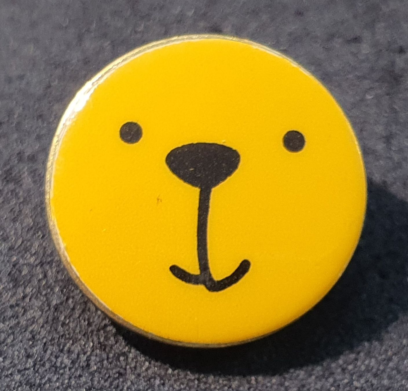 Placchette & Badge: W394 - Pin Berlin Berliner Smile Bär – Usato da Reinach BL venduto da Boston-Verkauf