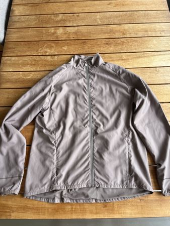 Leichte Laufjacke / Windjacke von Lululemon, Grösse 40