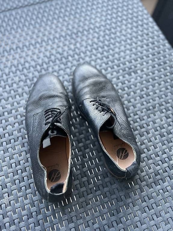 Scarpe da uomo: Chaussures hommes en cuir  – Usato da Martigny venduto da fou_9r6q 1