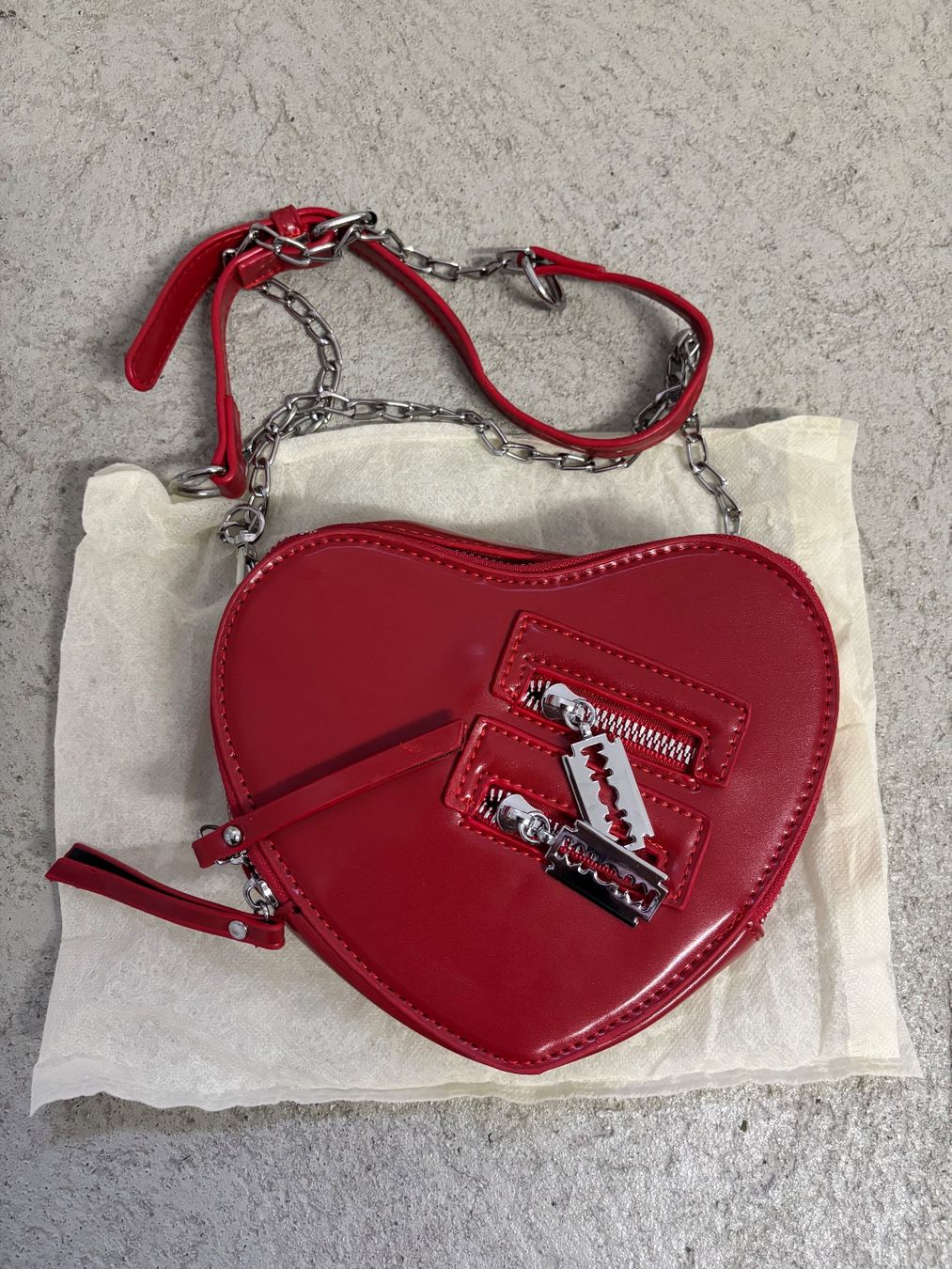 Borse da donna: Trendige Herz Tasche rot mit Kette – Usato da Sonterswil venduto da VD-Service
