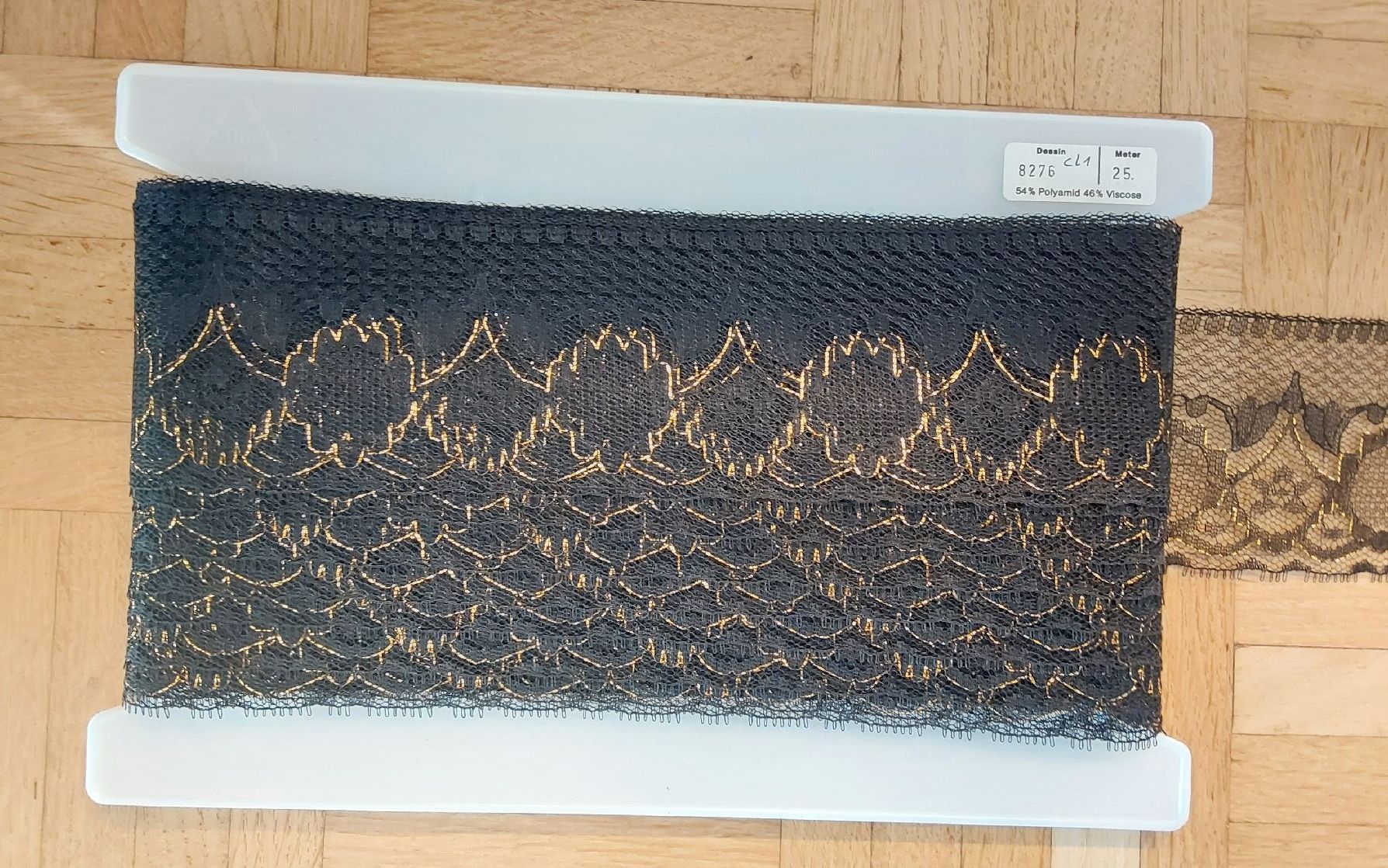 Tessuti: Spitzenband schwarz mit gold neu – Nuovo e nell'imballaggio originale da Köniz venduto da scopello12