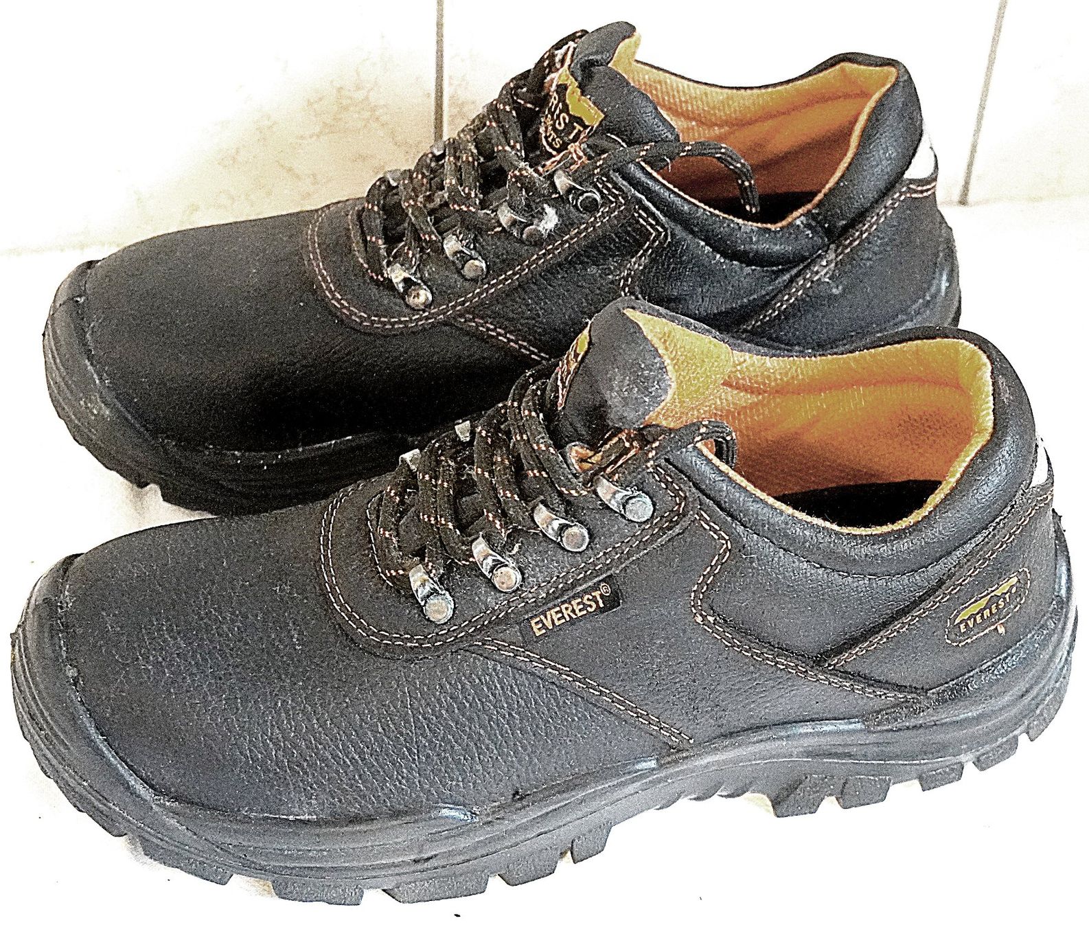 Herrenschuhe: Arbeitsschuhe mit Stahlkappe Gr. 43 – Gebraucht aus Baar von 2cvbaar 2