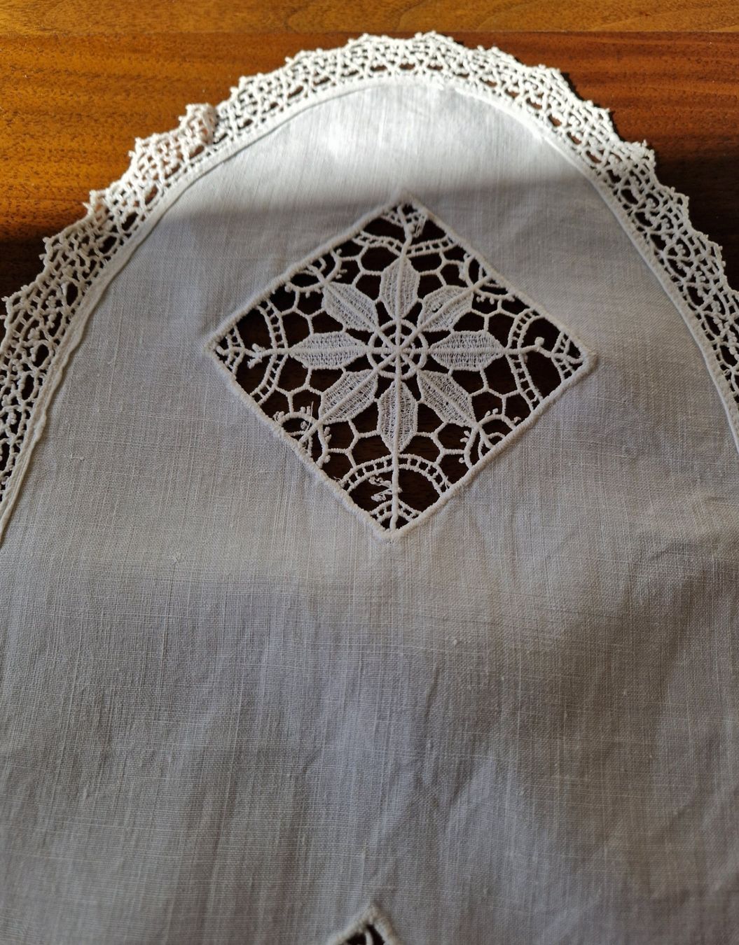 Altra biancheria da tavola: Feine Deckchen mit St. Gallen Spitze, 41x23cm – Nuovo (secondo la descrizione) da Bern venduto da Antikbatik 5