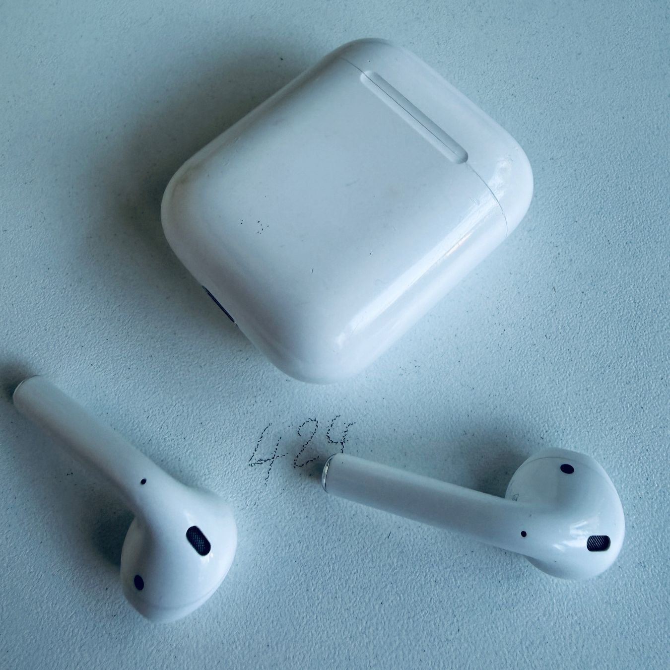 Apple Kopfhörer: Original Apple AirPods 2 Gen. Wireless Kopfhörer & Case – Gebraucht aus Basel von MY.AIRPODS.SHOP 4