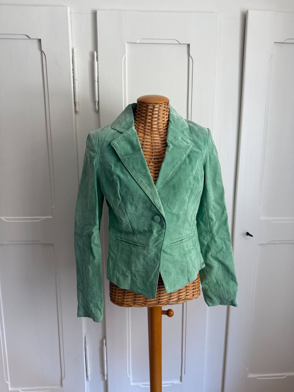 Vestes: IBANA - Lederjacke mintgrün 40 – D'occasion à Zürich par Diazaio