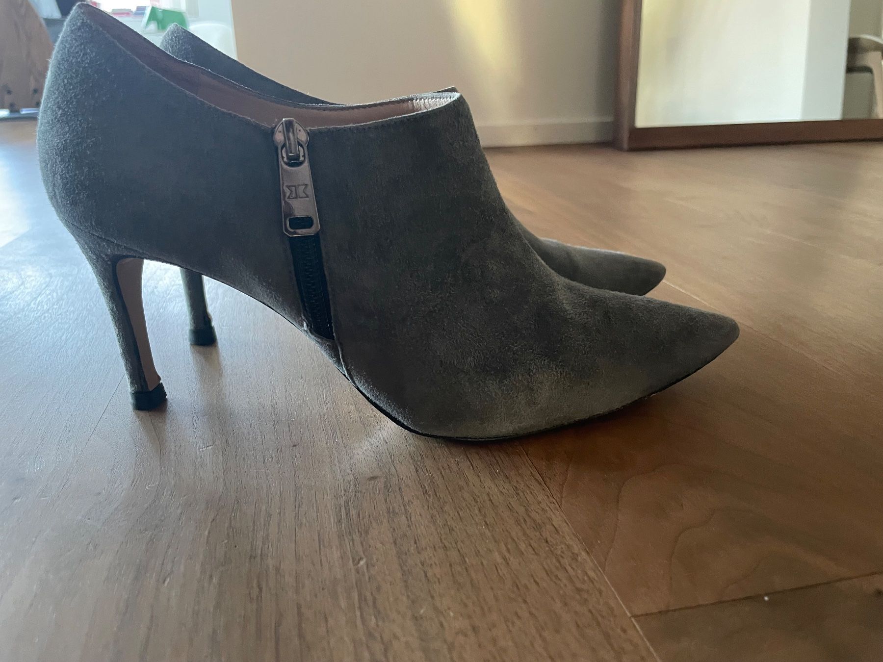 Scarpe da donna: Ankle boots grau wildleder 40 size – Usato da Zürich venduto da Georgiana07