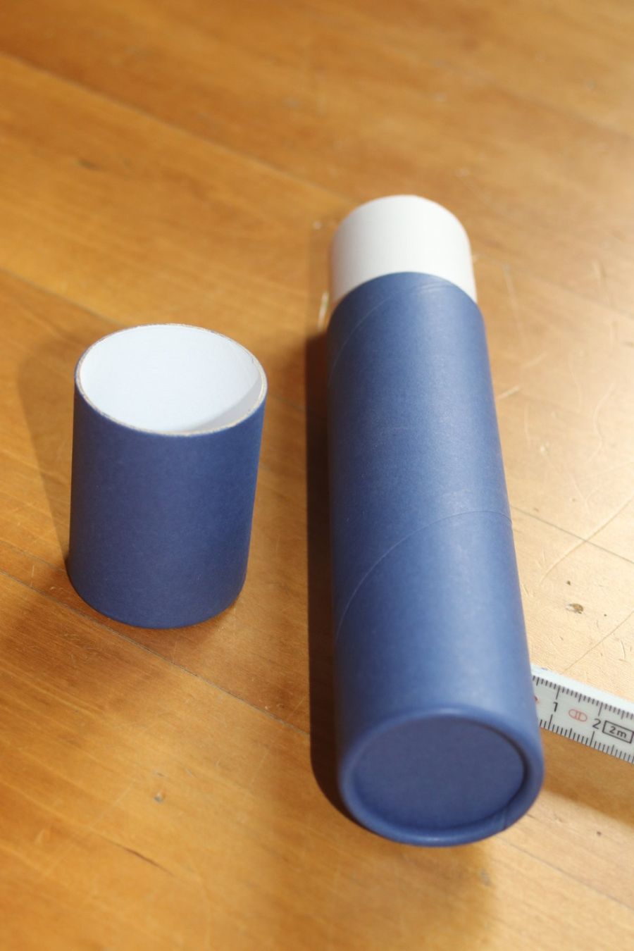 Altro per stoccaggio & trasporto: blaue Kartonrollen mit Deckel – Nuovo (secondo la descrizione) da St. Gallen venduto da Razoon77 7