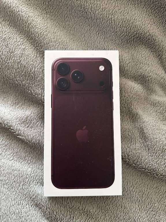Telefoni cellulari / Smartphones: iPhone 18 pro Max 1 TB  – Nuovo e nell'imballaggio originale da Bolligen venduto da Feremez