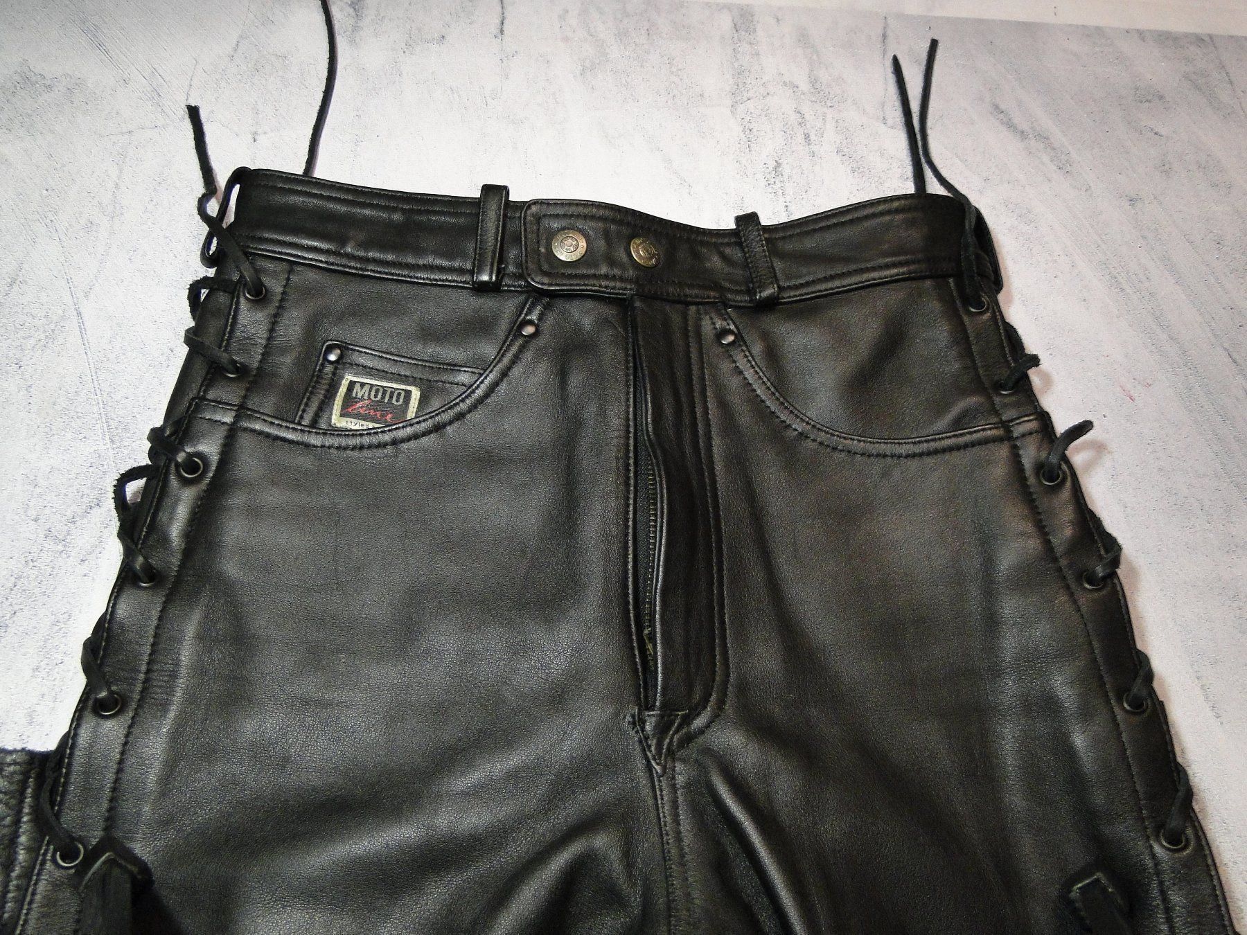 Pantalons: Motorrad Leder Hose – D'occasion à Emmenbrücke par Ulisse-22