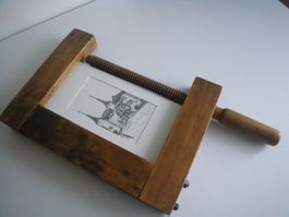 Antike Holzzwinge Bilderrahmen mit Glas