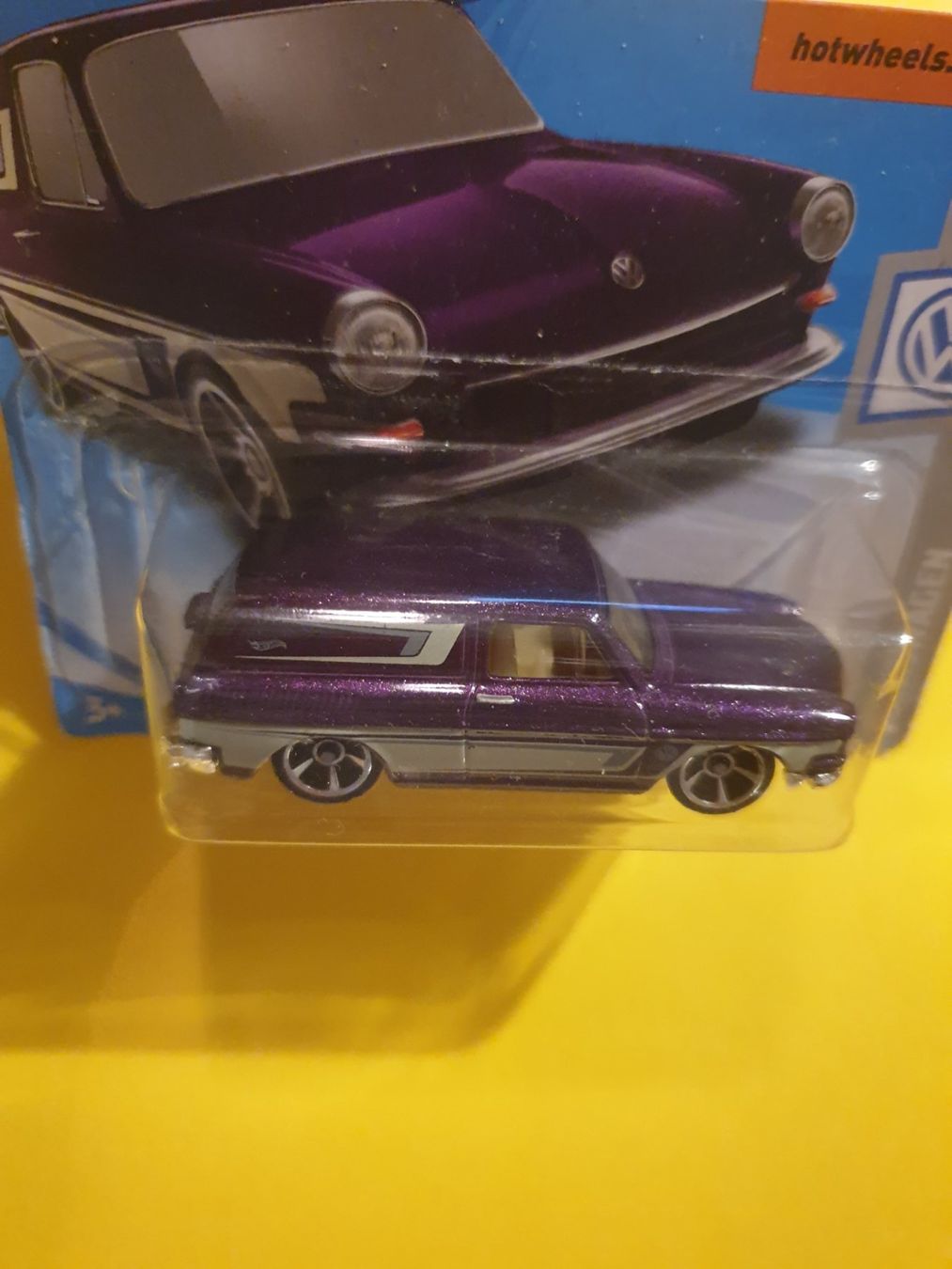 Hot Wheels Modellini d'auto: Hot Wheels CUSTOM '69 VOLKSWAGEN SQUAREBACK – Nuovo e nell'imballaggio originale da Oftringen venduto da Rotor 5