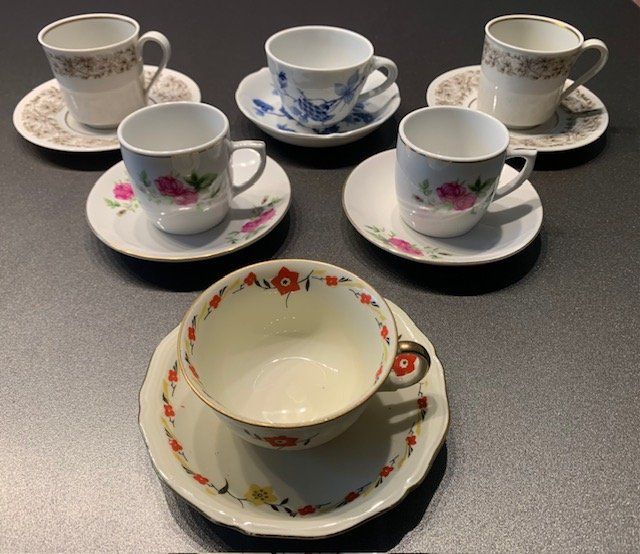 Set di piatti: 6 einzelne Espresso Tassen mit Unterteller – Usato da Gundetswil venduto da Egro100
