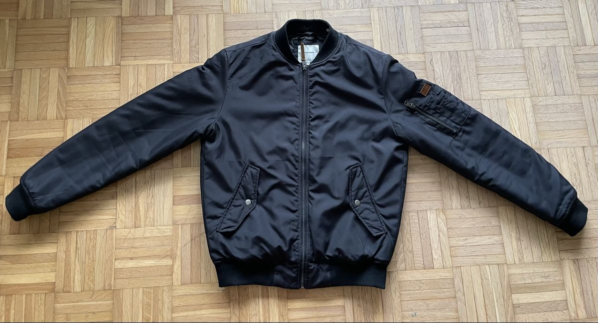 Jack & Jones Giacche: Bomber Jack&Jones taille M, Noir – Usato da Biel/Bienne venduto da Vinz011