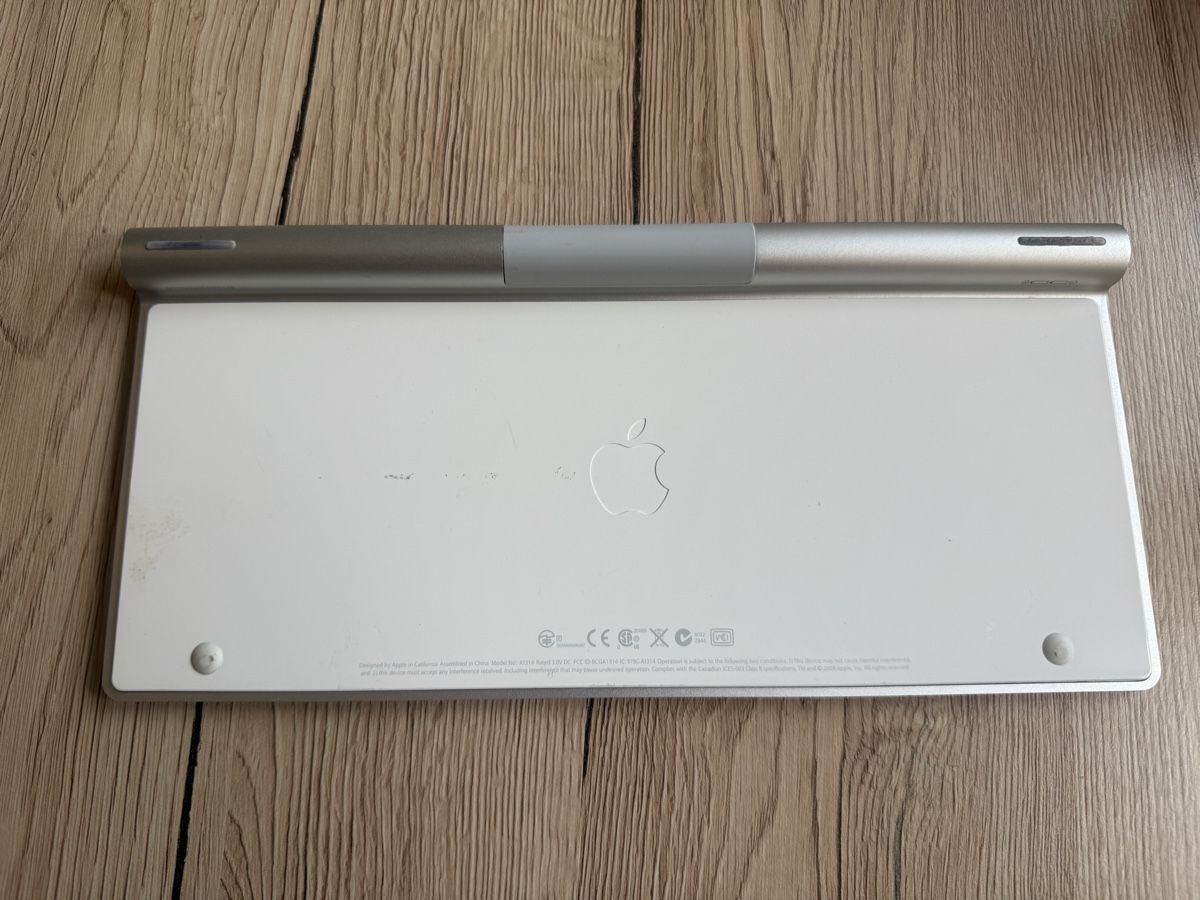 Apple Tastiere: Apple Wireless Keyboard A1314 – Schweizer Layout – Usato da Wettingen venduto da Ni_la_lo 1