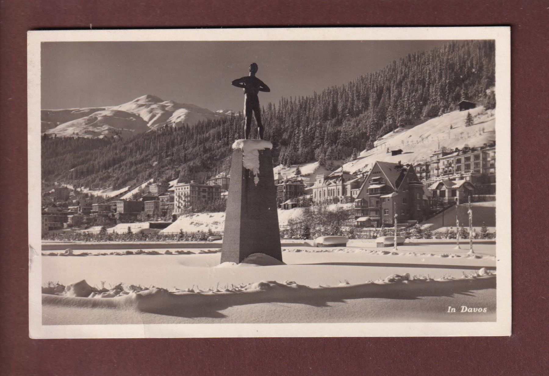 Ansichtskarten: DAVOS - Monument // Falte // – Gebraucht aus Pully von nicecards