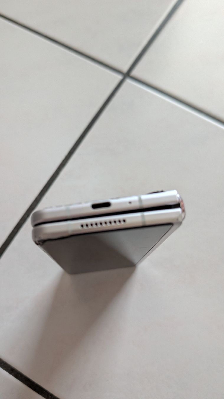 Samsung Telefoni cellulari / Smartphones: Samsung Galaxy Z Fold 4 – Difettoso da Siviriez venduto da gad_6pqg 6