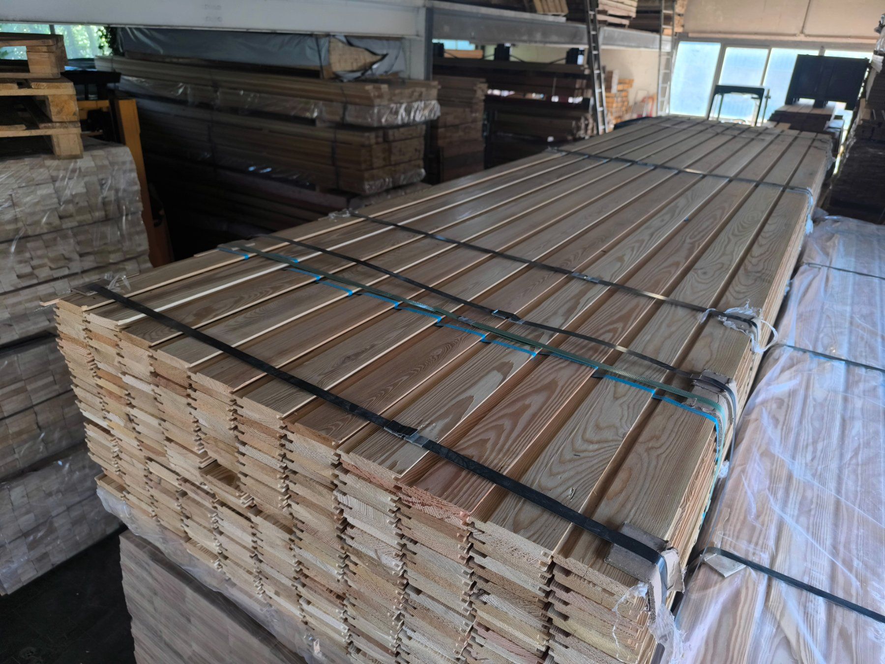 Articoli in legno: Stülpschalung Täfer Sichtschutz Leisten – Usato da Basel venduto da e-swiss 1